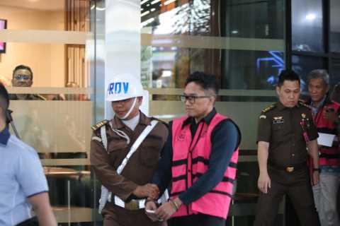 Penyidik Jampidsus Tetapkan Melakukan Penahanan Terhadap 3 Orang Tersangka Baru dalam perkara BAKTI Kementerian Komunikasi dan Informatika