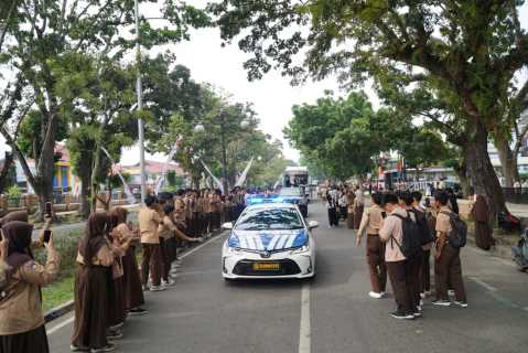 Rombongan Roadshow Bus KPK Tiba di Lapangan Depan Kantor Gubernur Jambi