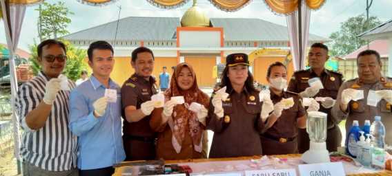 Kajari Rohil Gelar Pemusnahan BB Tindak Pidana Umum