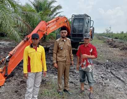 Ada Aktivitas Alat Berat, Kades Lubuk Besar Langsung Pantau