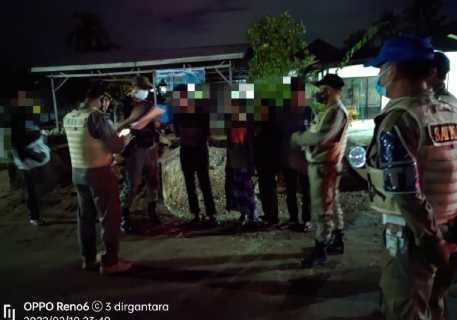 Tim URC Satpol PP Inhil Bubarkan Beberapa Remaja yang Sedang Berkumpul
