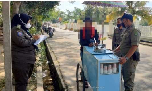 Satpol PP Inhil Tertibkan PKL yang Langgar Aturan