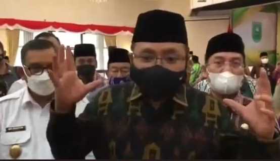 ANJING MENGGONGGONG,  PETANDA ADA IBLIS LEWAT ; kepada bapak Presiden Jokowi