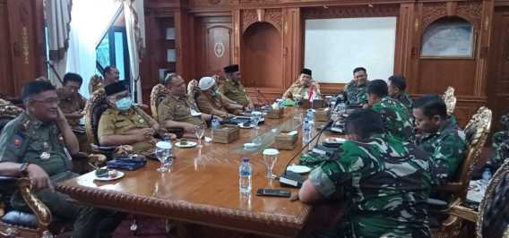 Haris Bersama Danrem 042/Gapu Rapat Bahas Kedatangan KSAD ke Jambi