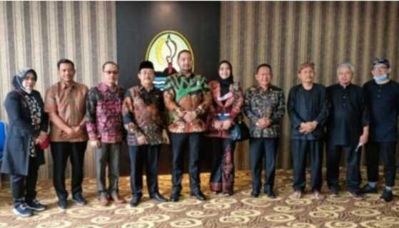 Pinto Pimpin Komisi lV DPRD Provinsi Jambi Stuba ke DPRD Jawa Barat