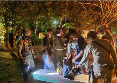 2 Pemuda Sedang Konsumsi Miras, Diamankan Tim URC Satpol PP Inhil