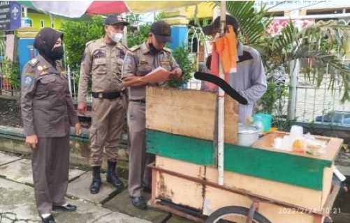 Satpol PP Inhil Lakukan Pendekatan Secara Persuasif kepada PKL