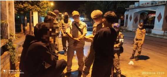 Nongkrong Hingga Larut Malam, 13 Remaja Dibubarkan Tim URC Satpol PP INHIL
