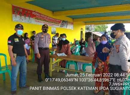 Satpol PP Kateman Laksanakan Pengawasan Prokes Pada Penyaluran BST