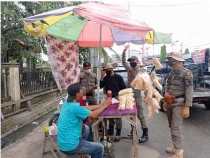 Satpol PP Inhil Tegur PKL Agar Tidak Beraktifitas di Badan Jalan