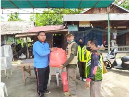 Satpol PP Inhil Salurkan Bantuan Korban Bencana Kebakaran di Kecamatan Keritang