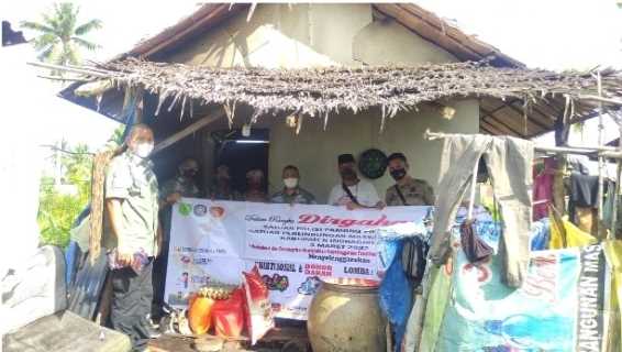 GALERI: Sempena HUT Satpol PP dan Linmas, Praja Wibawa Peduli Inhil Salurkan Bantuan