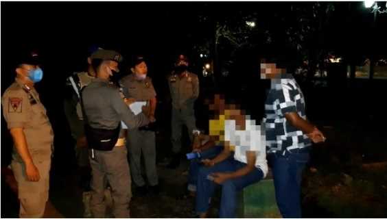 Asyik Nongkrong Tidak Patuhi Prokes, 7 Pemuda Diberikan Peringatan Satpol PP Inhil