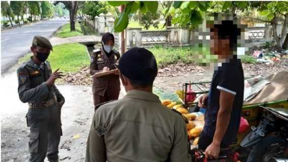 Satpol PP Inhil Tak Bosan Tegur PKL yang Beraktifitas di Badan Jalan