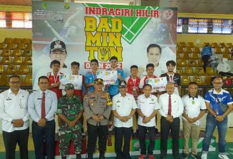 Kepala Disparporabud Inhil Hadiri Final Badminton Open 2022