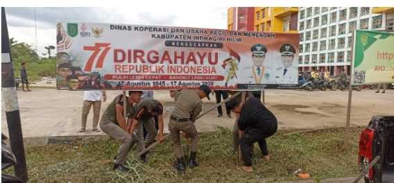 3 Unit Reklame Yang Berakhir Izinnya Ditertibkan Satpol PP Inhil