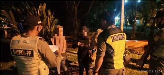 Berkumpul Hingga Larut Malam, Tongkrongan Muda-Mudi Dibubarkan Tim URC Satpol PP Inhil