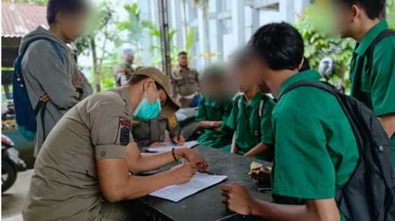 Belasan Pelajar Terjaring Razia, Satpol PP Inhil Temukan Rokok