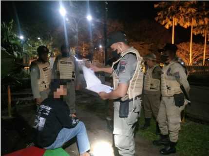 Patroli Satpol PP Inhil, Taman Kota Kerap Dijadikan Tempat Memadu Kasih
