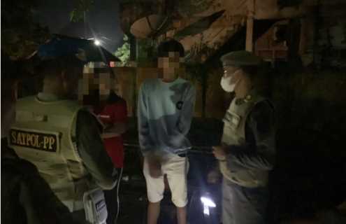 Satpol PP Inhil Bubarkan Remaja Berduaan di Tempat Sepi