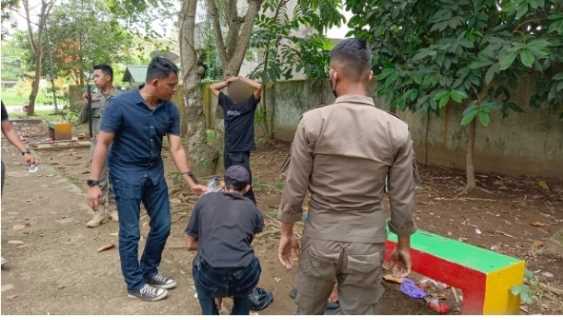 Konsumsi Tuak Secara Terang-Terangan, Tiga Remaja di Giring ke Mako Satpol PP Inhil