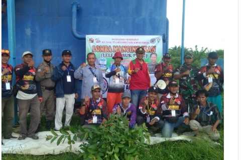 Satpol PP Adu Skill Mancing di Kolam PDAM Pulau Kijang