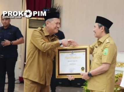 Pemkab Inhil Terima 2 Piagam Penghargaan dari DJPb Riau