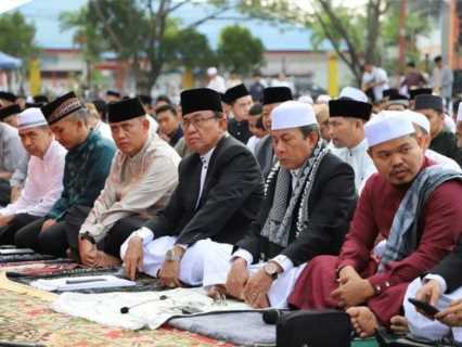 Bupati Inhil Shalat Ied di Lapangan Gajah Mada Tembilahan