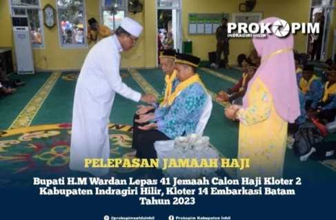 Bupati Inhil Lepas 41 JCH Kloter 14 Embarkasi Batam