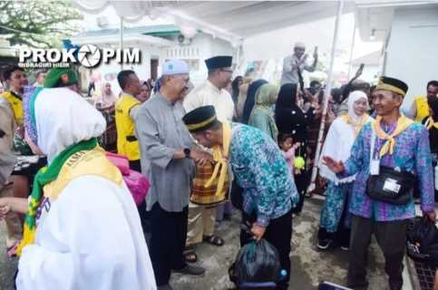 Wabup Lepas Keberangkatan JCH Inhil Kloter 16 BTH Embarkasi Batam