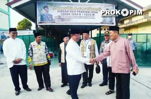 Bupati dan Wabup Sambut Kedatangan JH Inhil Kloter 06 BTH di EHA Pekanbaru