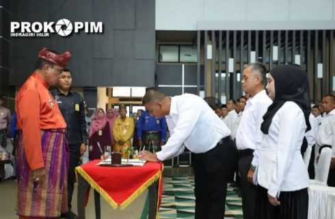 Bupati Inhil Serahkan 346 SK P3K Tenaga Guru dan Teknis Formasi 2022