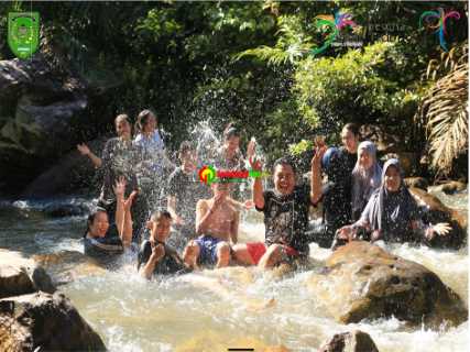 Nikmati Sensasi Keseruan Bermain Air di Pemandian Batu Besar Batu Ampar