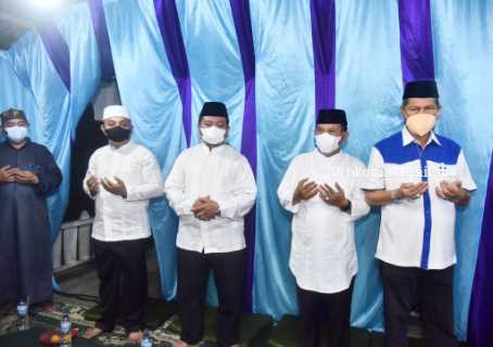 Wakil Bupati H.Syamsuddin Uti Hadiri Gema Muharram 1443 H Majelis Ta\'lim Ar-Raudhah, Santuni Anak Yatim Desa Suhada