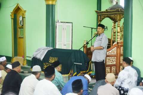 Wabup H.Syamsuddin Uti, Dengan Berpulangnya Kerahmatullah KH. Abdul Bar Samad kita Bagaikan kehilangan Mutiara