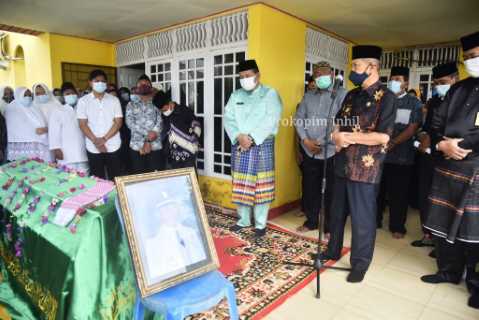 Wabup H.Syamsuddin Uti Lepas Jenazah Almarhum Jenazah Camat Gaung Anak Serka \