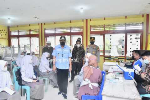 Hari ke-3 Pelaksanaan Vaksinasi Tahap 1 Untuk Pelajar, Wabup SU Tinjau Sekolah di 2 Kecamatan