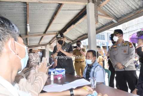 Pastikan Berjalan Lancar, Wabup H.Syamsuddin Uti Tinjau Vaksinasi Massal Hingga Bagian Utara Inhil