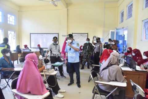 Pastikan Tetap Bergulir, Wabup SU Tinjau Vaksinasi Untuk Masyarakat & Mahasiswa di STAI Auliaurrasyidi