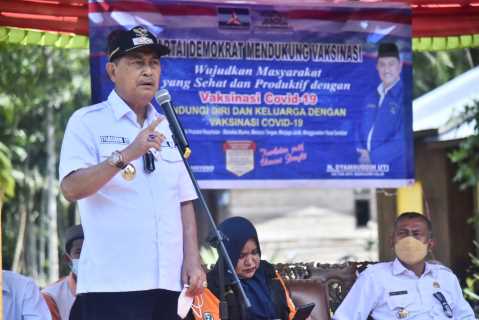 Ketua Partai Demokrat Inhil H.Syamsuddin Uti Laksanakan Vaksinasi di Desa Sungai Intan Tembilahan Hulu