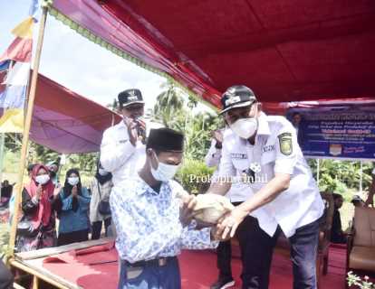 Ajak Warga Suntik Vaksin, Wabup H.Syamsuddin Uti Bagikan Ayam sebagai Door Prize