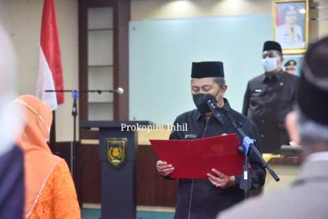 Lantik 18 Orang Pejabat Administrator dan Pengawas, Wabup H.Syamsuddin Uti Harapkan Bekerja Dengan Jujur dan Disiplin