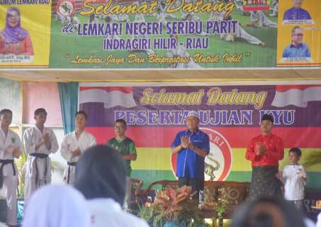 Ketua Dewan Pembina Lemkari Inhil H.Syamsuddin Uti Buka Ujian Kenaikan Sabuk