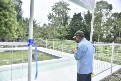 Kunker Ke Kecamatan Pelangiran Wabup H.Syamsuddin Uti Kunjungi Sekaligus Meresmikan Makam Tua Usai Di Pugar oleh PT.THIP