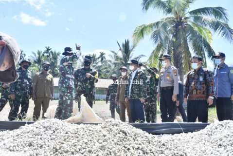 Wabup SU Sambut Tim Wasev Mabes TNI, Masyarakat Teluk Bunian Patut Bersyukur di Jadikan Lokasi TMMD