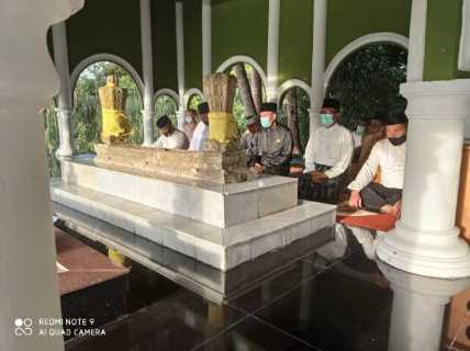 Menyambut Hari Jadi ke-21 Kabupaten Siak, Pjs.Bupati Ziarah Makam Raja Kecik Yang Termasyur