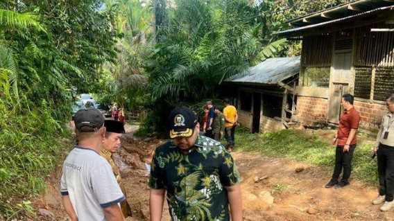 Waka DPRD Provinsi Jambi Bersama Al Haris Tinjau Jalan Batang Asai