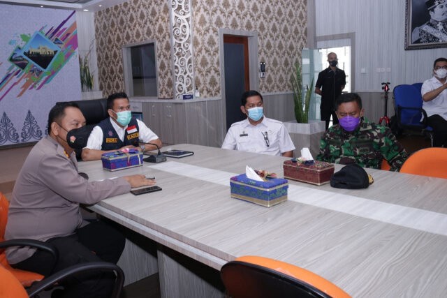Pjs Bupati Siak Ikuti Rakor Sinergitas Kebijakan Pemerintah Pusat dan Pelaksanaan Regulasi Omnibus Law